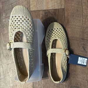 Universal Thread Tan Woven Flats